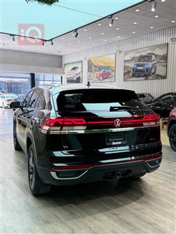 ڤۆڵکسواگن ئەتڵەس کرۆس سپۆرت